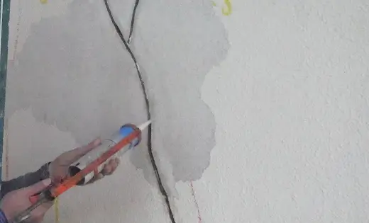 Uカットシール材充鎮工法