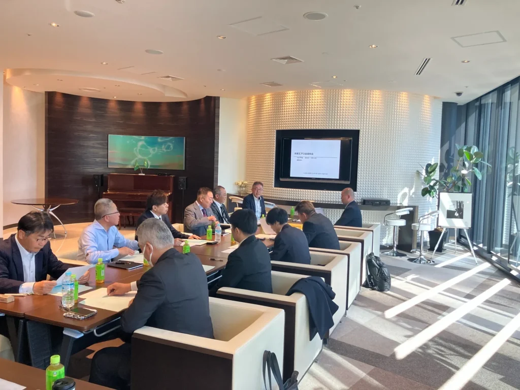 役員会開催の様子